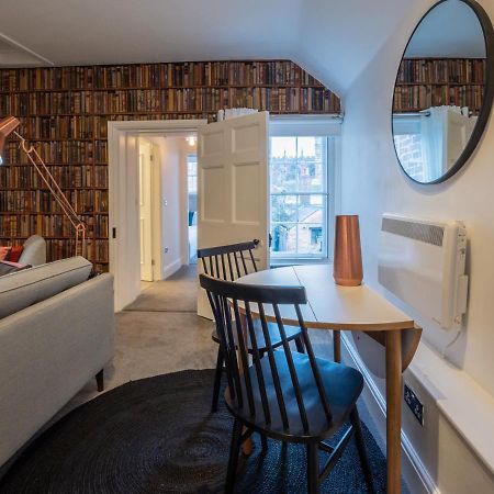 Contemporary Apartment On The Historic Rows Честер Екстер'єр фото