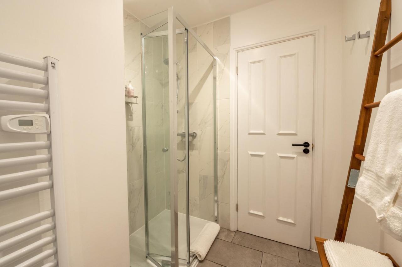 Contemporary Apartment On The Historic Rows Честер Екстер'єр фото