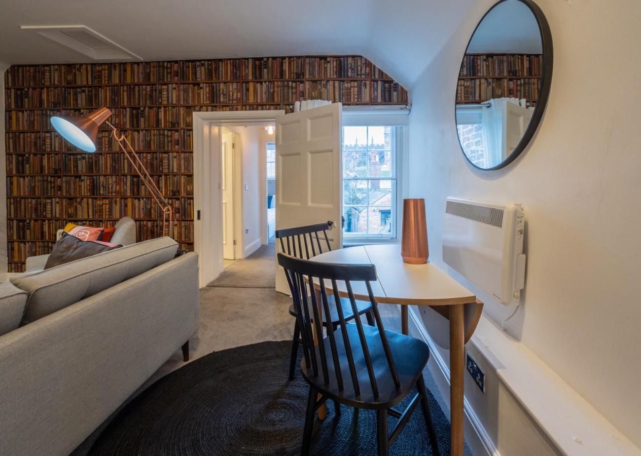 Contemporary Apartment On The Historic Rows Честер Екстер'єр фото