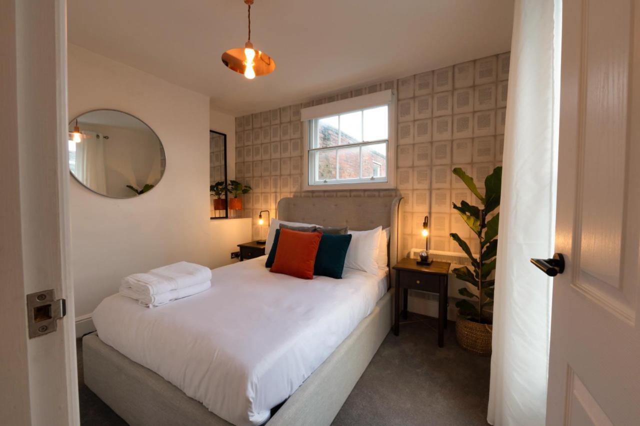 Contemporary Apartment On The Historic Rows Честер Екстер'єр фото